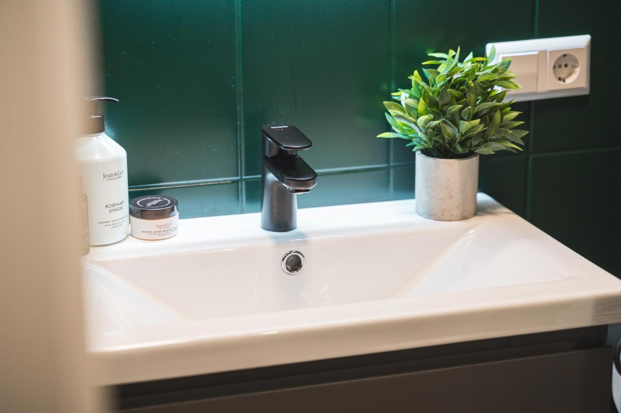 Jungle No5 Boutique Hotel - Stuttgart City-Center Экстерьер фото